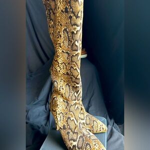 Size 10, soft stretchy material